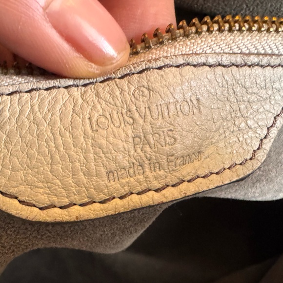 Louis Vuitton Mahina XL bag - Picture 6 of 12